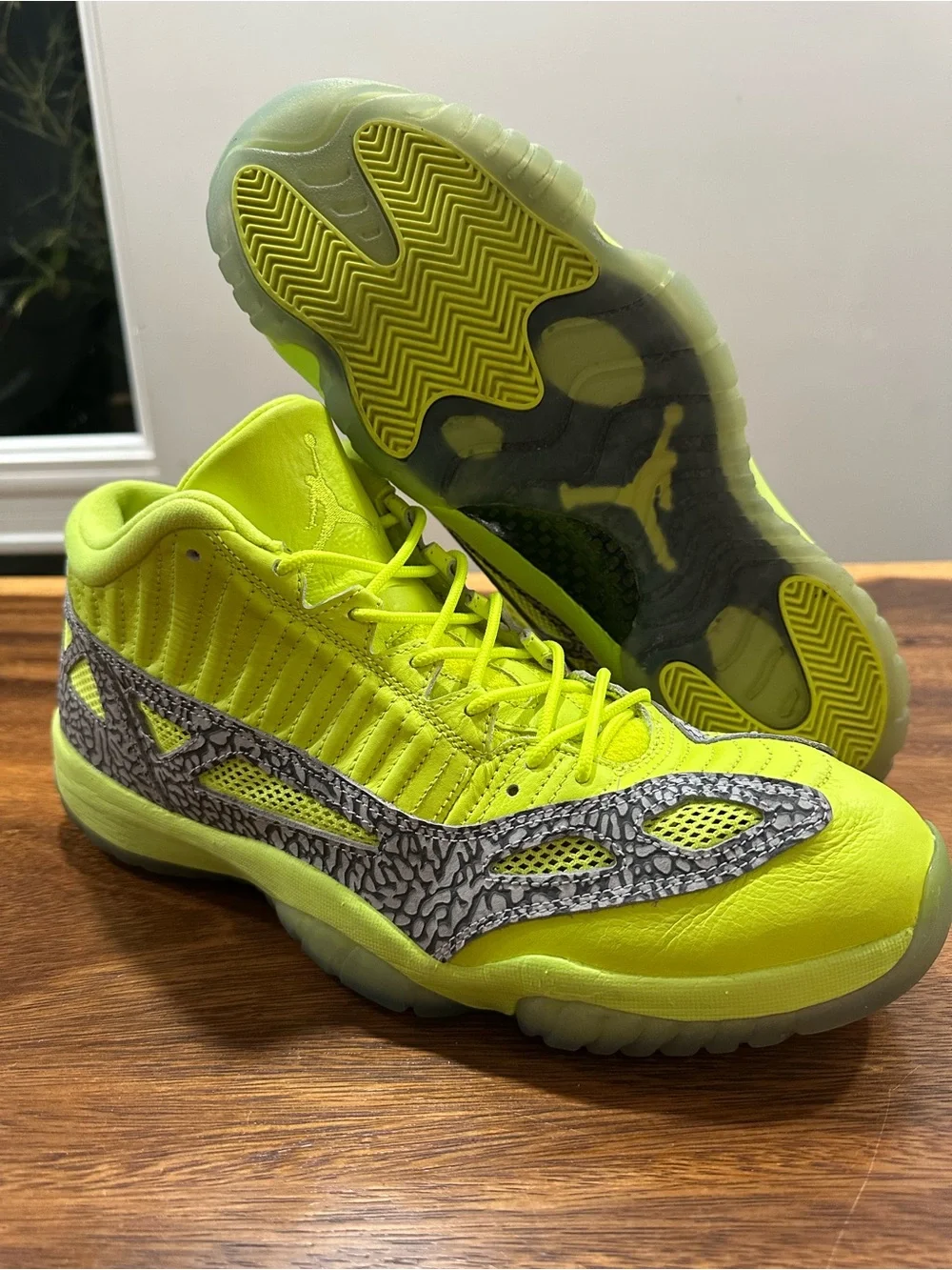 Jordan 11 Retro Low IE ‘Volt’ 919712-700 Men’s Sz 14 Elephant Translucent Pack